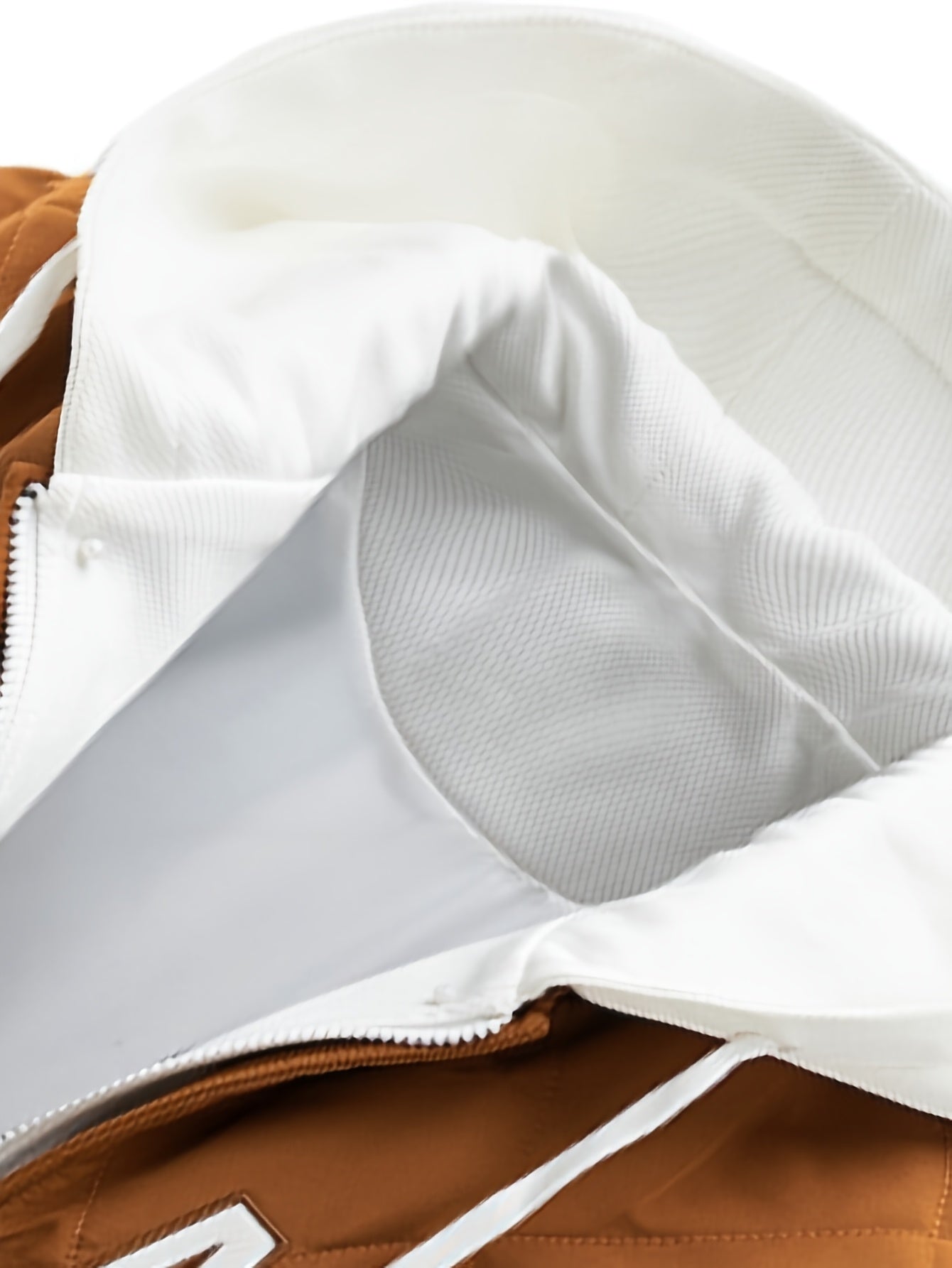 Chaqueta con Capucha y Diseño Deportivo